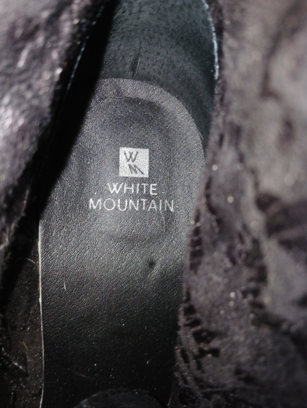 Pre-loved Women's White Mountain Black Lace-Up Ankle Boots with Side Zipper. - Picture 4 of 8